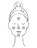 泡をあご、両頬、鼻、額の5点に置きます。