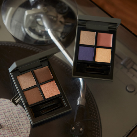 THREE ディメンショナルビジョンアイパレット