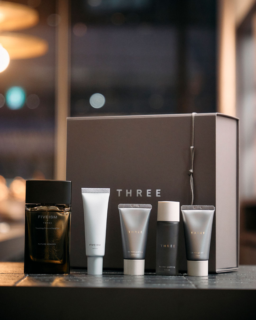 giftTHREE大切な人にギフトを贈るプロジェクト連載 | THREE