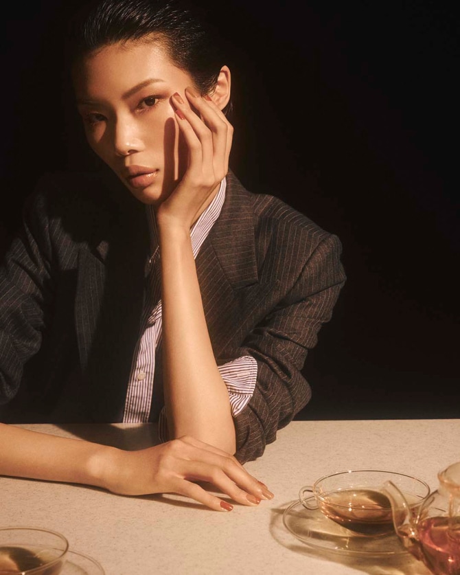 THREE 2026 SPRING COLLECTION モデル 黒背景