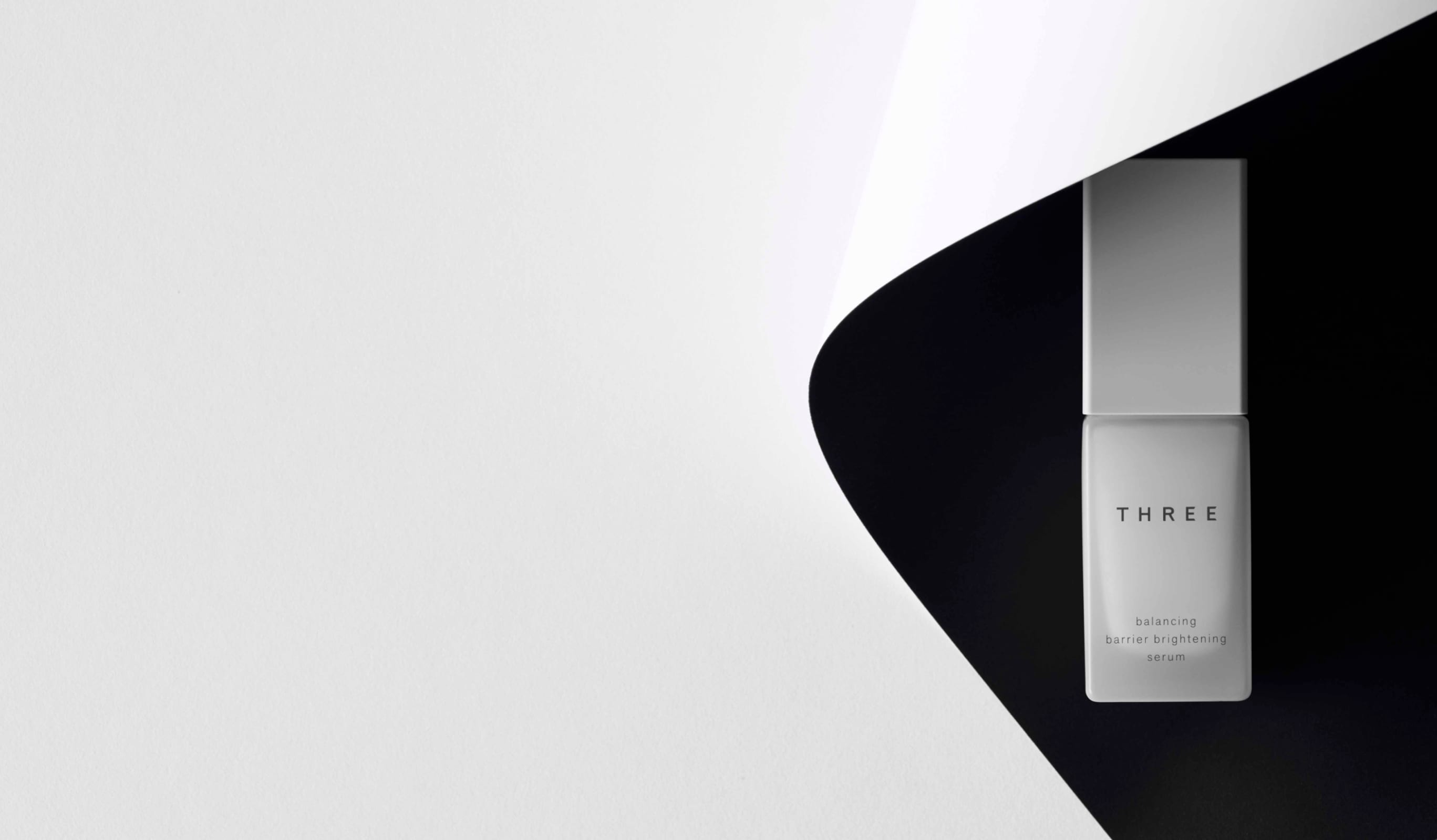 THREE バランシング バリア ブライトニング セラム サブビジュアル
