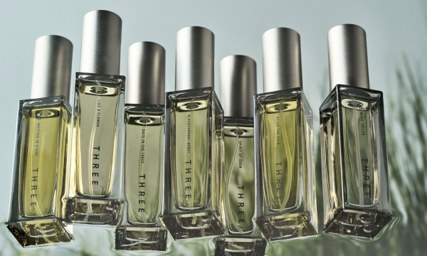 ESSENTIAL SCENTS R