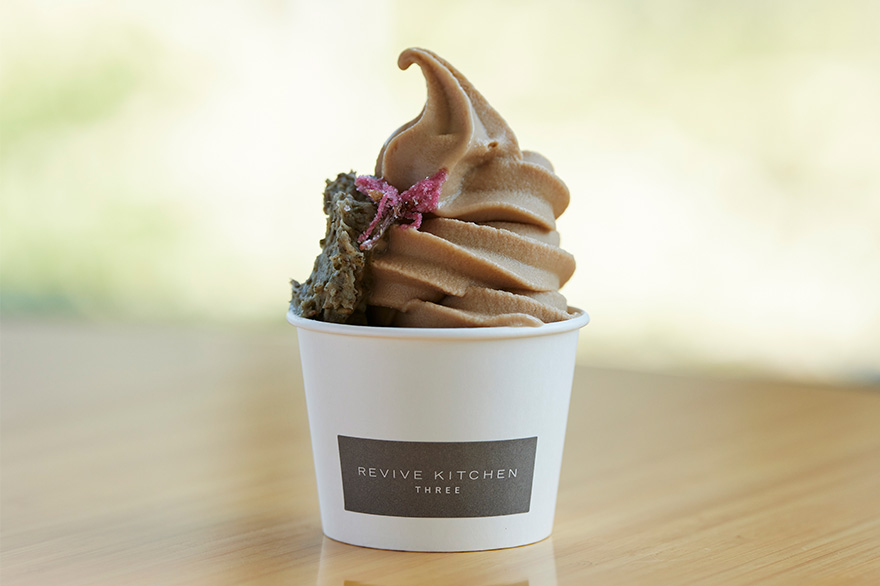 VEGAN SOFT CREAM〈ホーリーバジルと白あん〉
