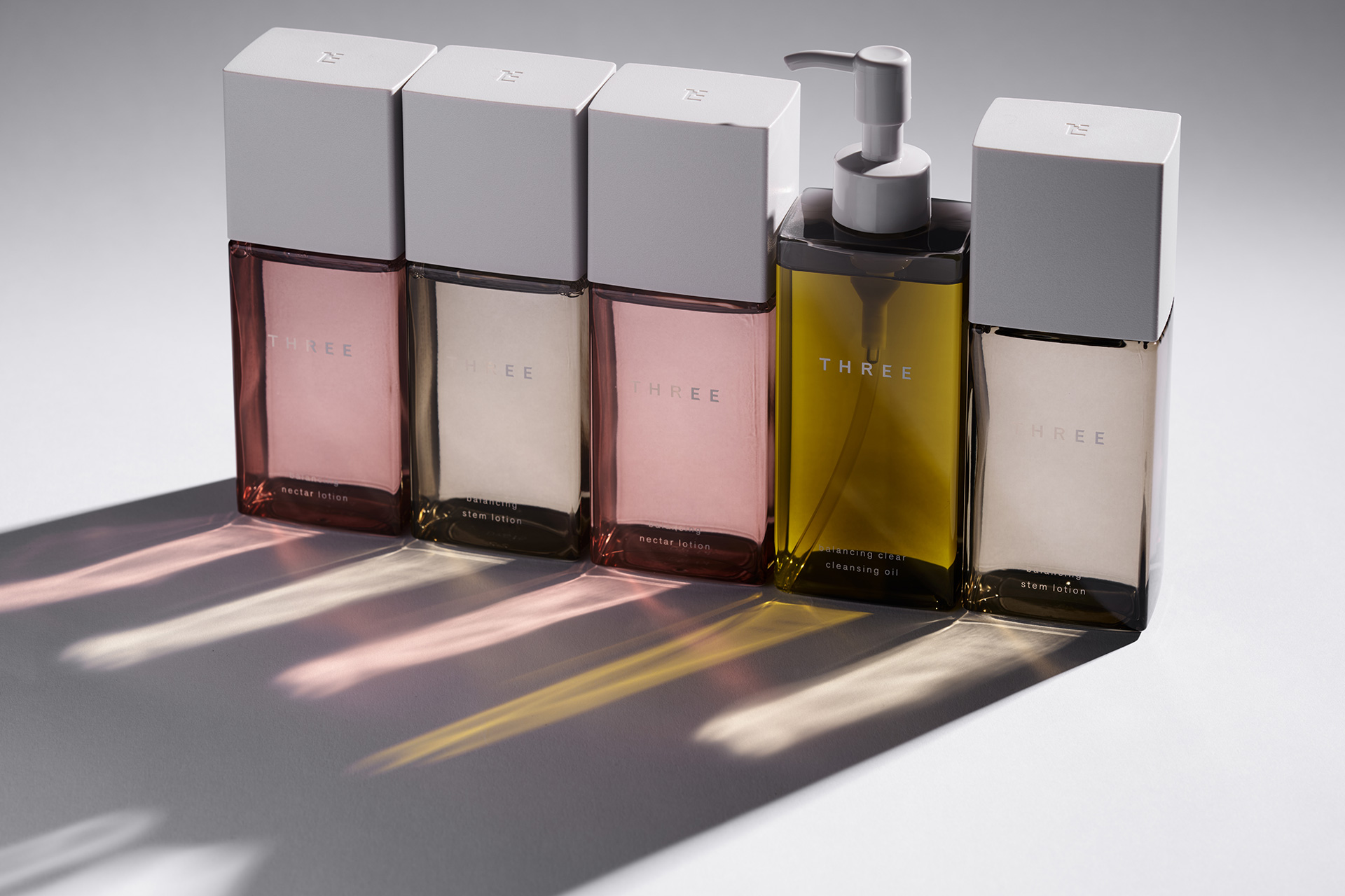 バイオフィルムに着目。メイク汚れや肌荒れ要因となるバイオフィルム汚れまで落とす。定期購入