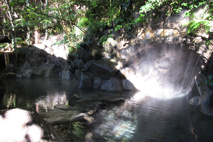 #004_2「この夏いきたい、国内外温泉地」