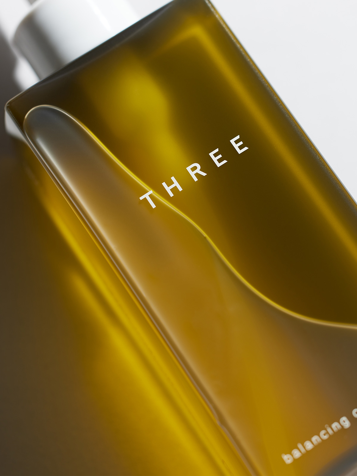 THREEの人気クレンジングオイルを大解剖！vol.1 香り編