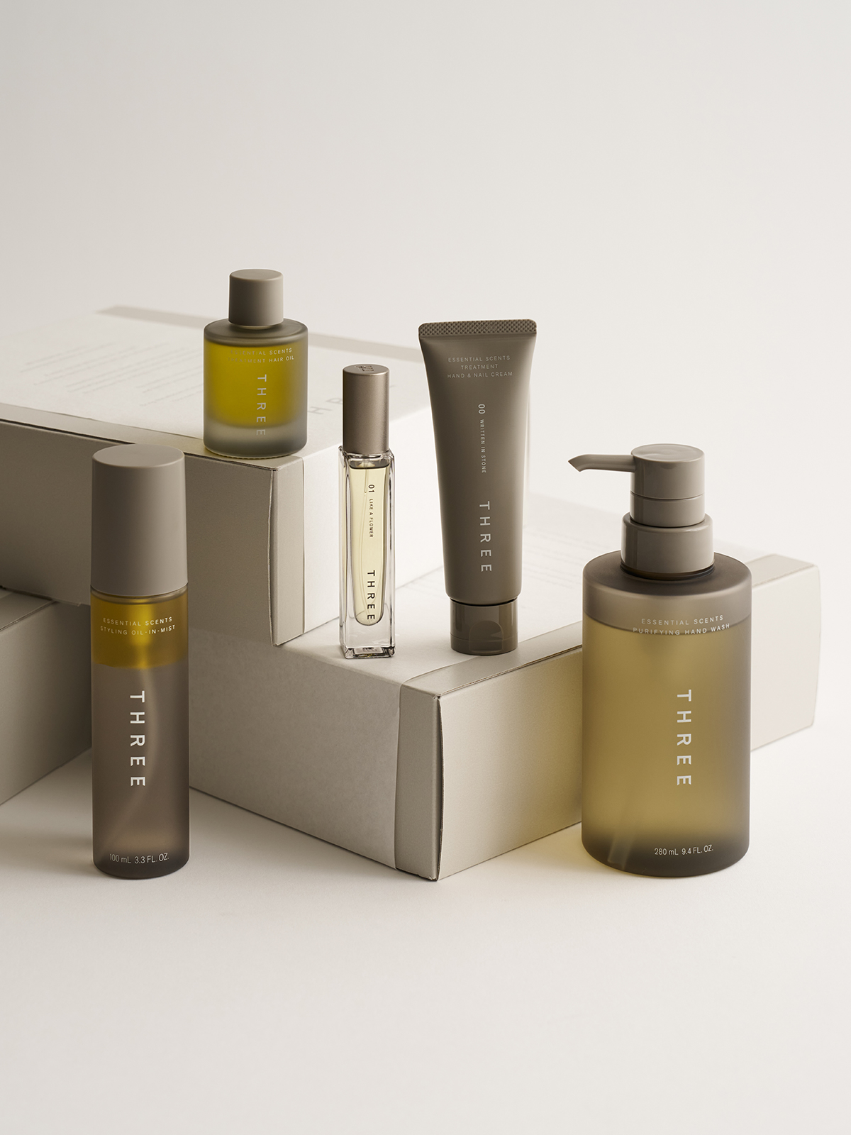 芳しく香る、想いをこめた贈り物。THREEシーズンギフトセレクション