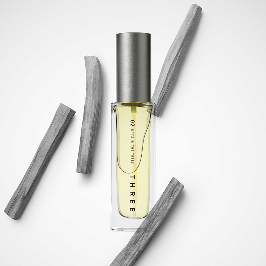 THREE エッセンシャルセンツ R（30mL） 02 DAYS IN THE TREES