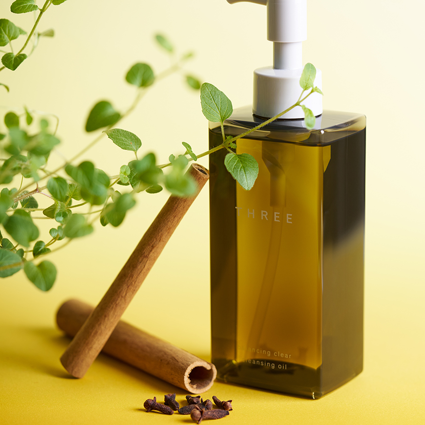 THREE バランシング クリア クレンジング オイル