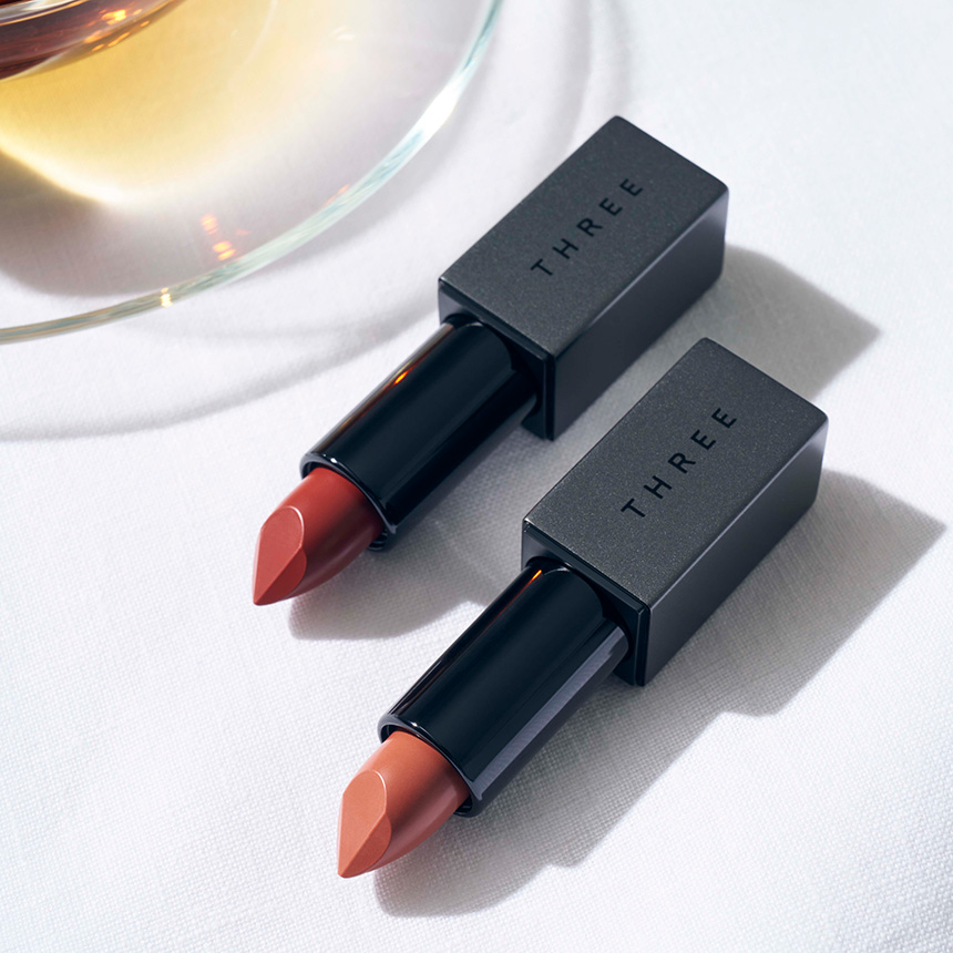 THREE ドリームオン アリューリング リップスティック 08 RED TEA